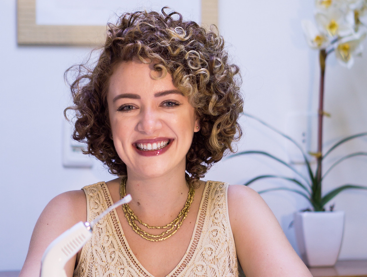 Ana Grilo durante atendimento fonoaudiológico em Niterói